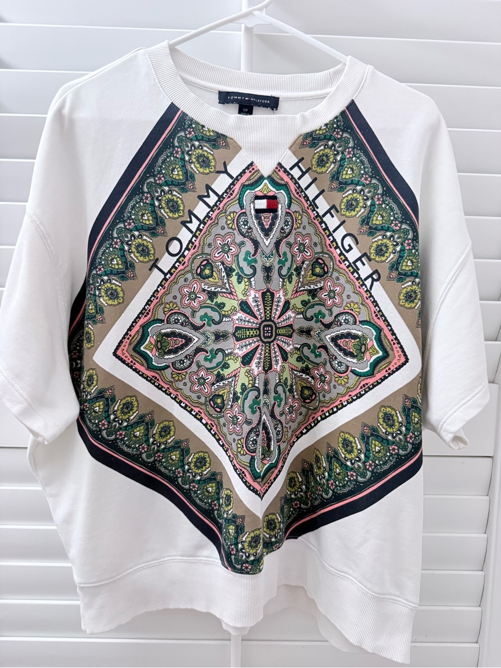 Tommy Hilfiger White Short-Sleeve Sweatshirt with Multicolor Bandana Print
